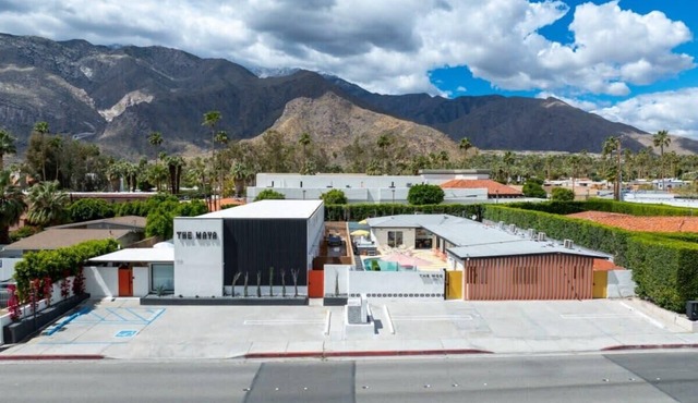 Luxury Suites with Private Amenities Palm Springs
