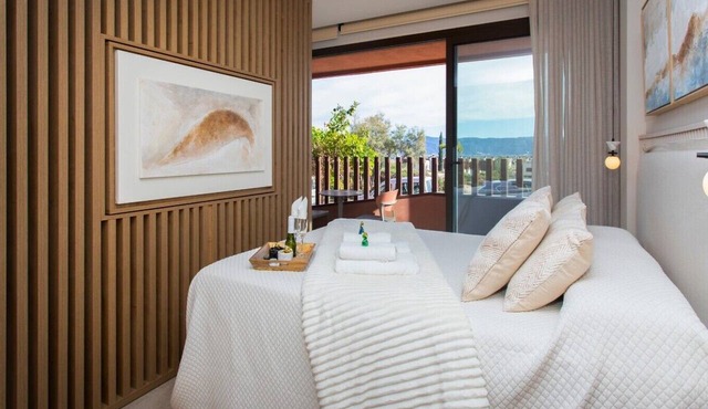 Luxury UCAM Studio | Desk & High-Speed Wi-Fi