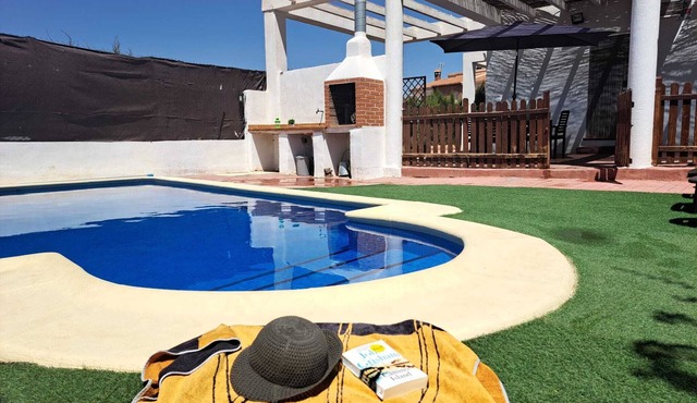 Luxury villa with private pool, barbecue, free wifi up to 6 people.