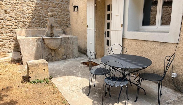Maison calme terrasse wifi clim centre village