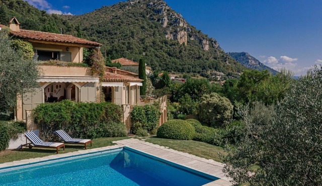 Maison Lacoste - Five Bedroom Villa, Sleeps 10