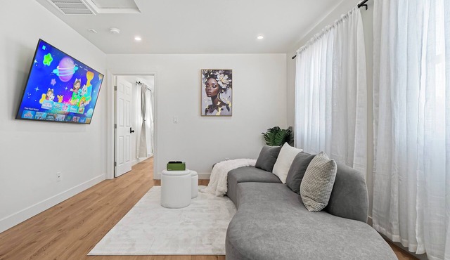 Massive 8BR Home in Hayward– Comfort & Convenience