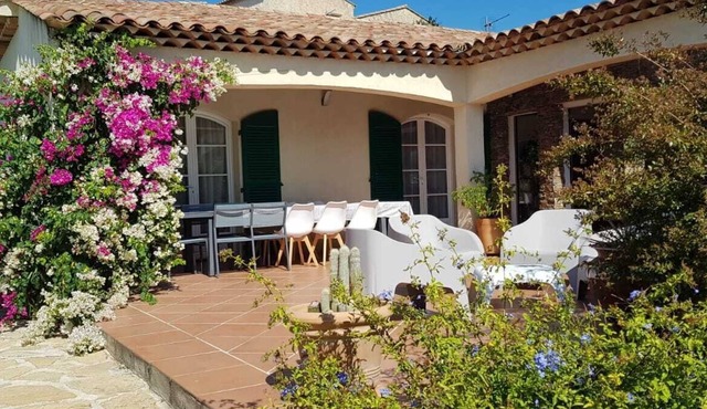 Mediterranean Villa 3 bedrooms 2 bathrooms, swimming pool and garden