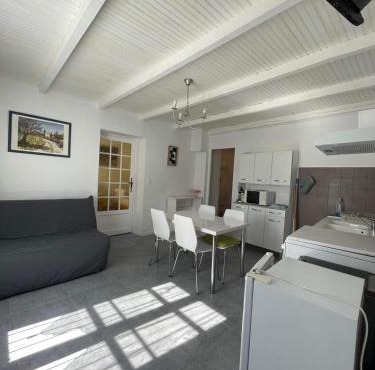 meublé 40m2 classé 2 étoiles. Lumineux les Mées 04190