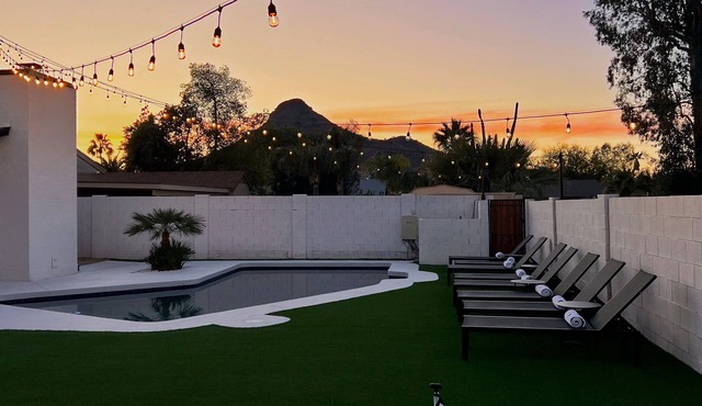 Modern 3 bedroom with heated pool and mountain view
