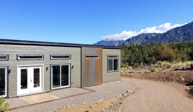 Mountain Side Home with Spectacular Views! 2bd-2ba - 420 & Dog Friendly + AC !