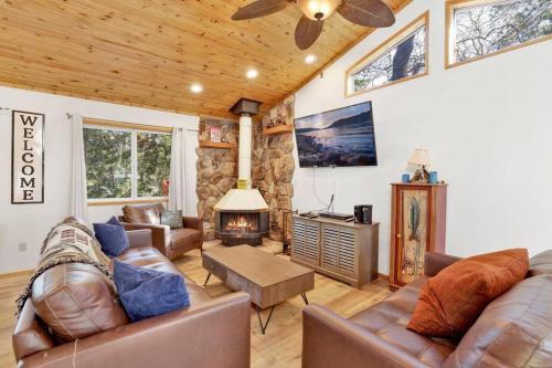 Natures Delight Big Bear~ Hot Tub~ Resort Chalet~