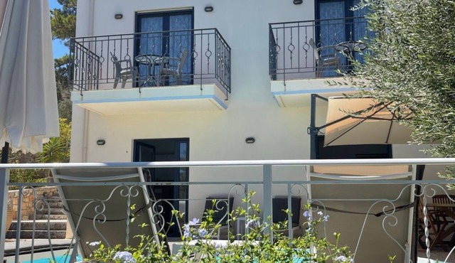Nefeli Blue Villa in altem Olivenhain, Meerblick by Interhome