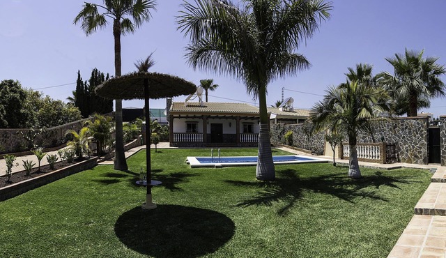Nerja: VILLA WITH PRIVATE SWIMMING POOL AND GARDENS