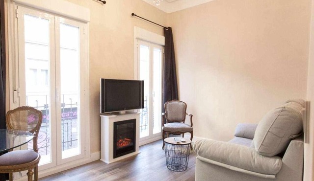 NEW. Moderno y elegante apartamento céntrico.