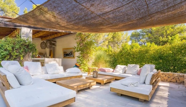New. Villa Allegria