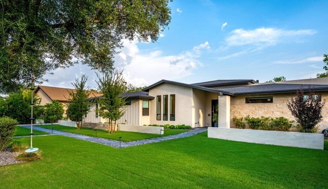 Newly Constructed Modern Villa in North Central Phoenix