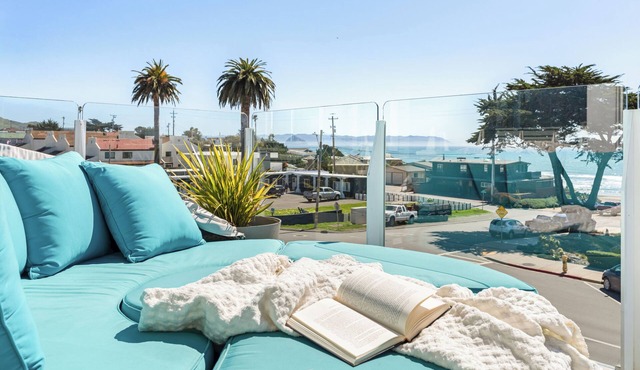 Ocean View Cayucos Bungalow w/Courtyard Lounge, Patio & Beach Access