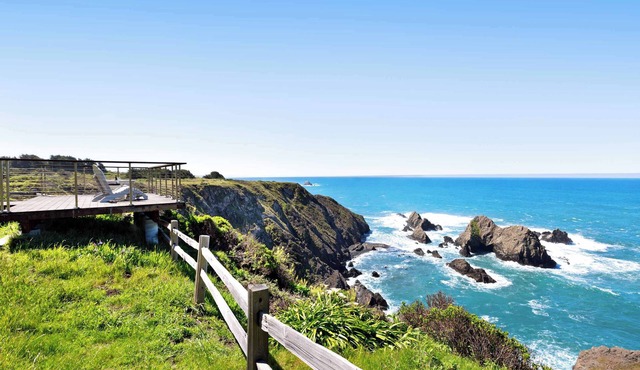 Oceanfront Elk Cottage - Deck, Views & 7 Acres