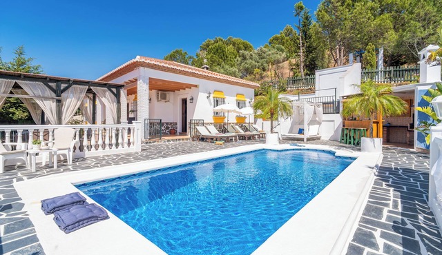 One-Level Mountain Villa: Spectacular Views, Pool & Hot Tub