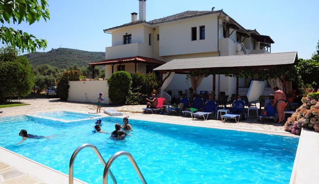 Palirria Hotel & Studios