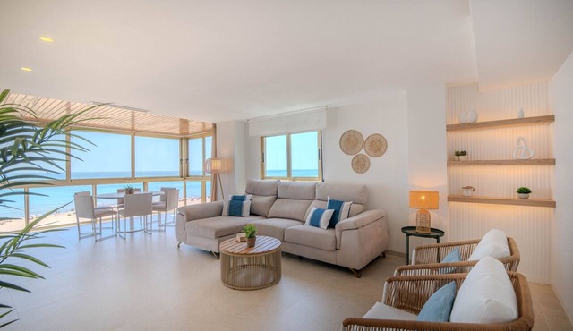 Panoramic Seaviews throughout Condo. Luxury remodeled AIRCO- WIFI FREE. AG BERMUDAS 7A - ONLY FAMILIES