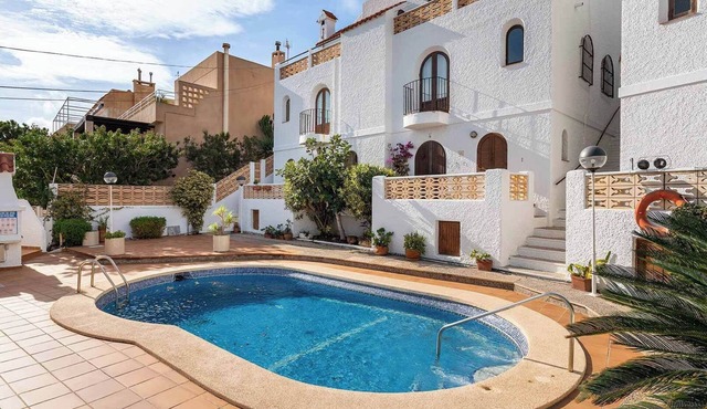 Panoramic views from stylish air-conditioned home in the heart of San José
