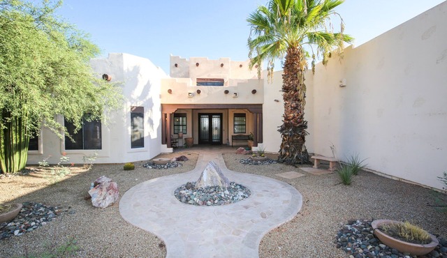 Phoenix Scottsdale Golf House. NEW! Private Pickle Ball court. Great location.