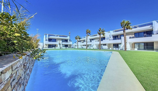Poolside apartment, close to the beach