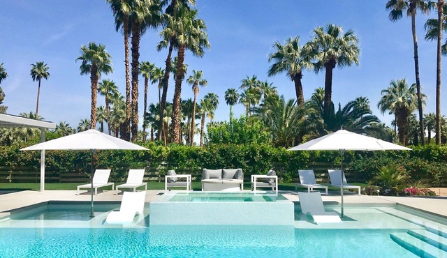 Post Palms // luxury mid-century modern estate in Vista Las Palmas