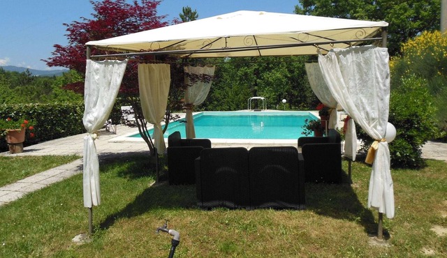 Pretty Chalet in Città di Castello with Swimming Pool