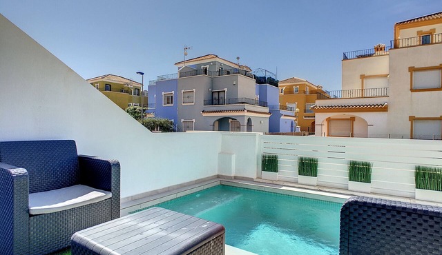 Private pool, games room, wifi, Netflix