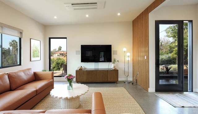 Private Spacious Two Bedroom Retreat in Mt Helix