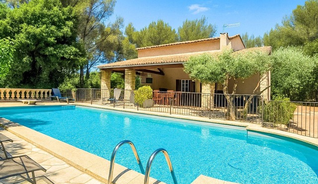 Provence 5 pers 2 Zimmer Schwimmbad Tennis by Interhome