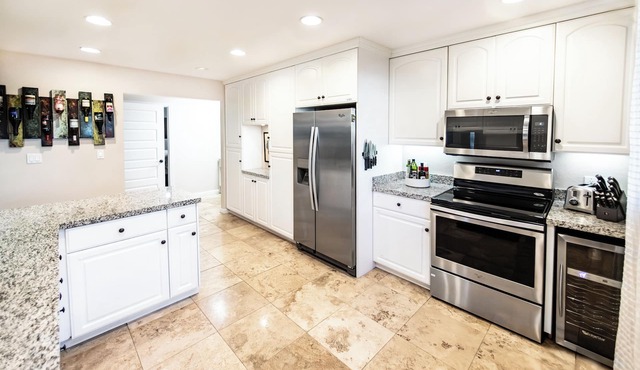 Quiet Cozy Tahoe 3B/2B House, minutes from ski resorts, fire pit, mountain vibes