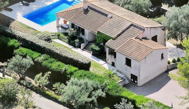 Quiet villa with swimming pool between sea and Verdon