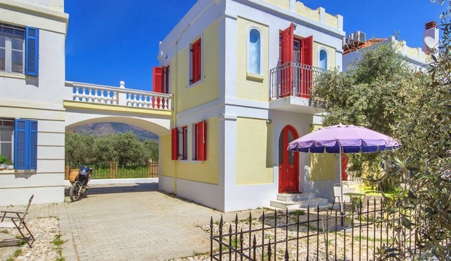R 910 Villa With Private Terrace, Beach Walking Distance