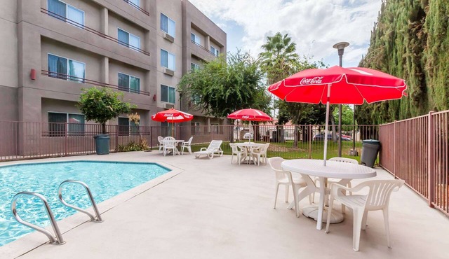 Ramada by Wyndham Bakersfield North