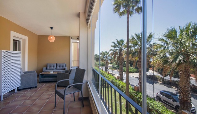 Seafront Apartment with Ocean Views, Wi-Fi, and Air Conditioning