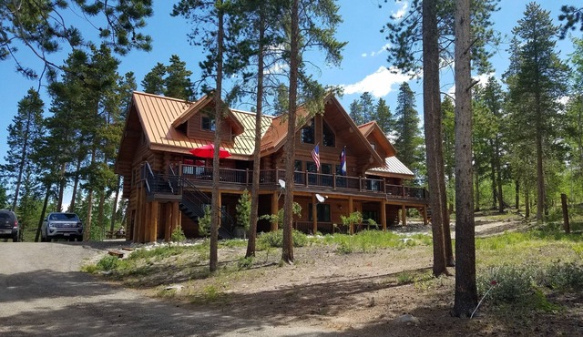 Secluded Custom Log Home w Hot Tub - by Winter Park, Granby Ranch & Grand Lake
