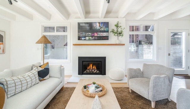 Secluded Downtown Modern Lux Retreat in Redwoods