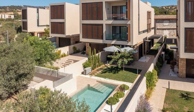 SithoniaRS Luxury Three Floor Villa N2 with Private Pool & Garden