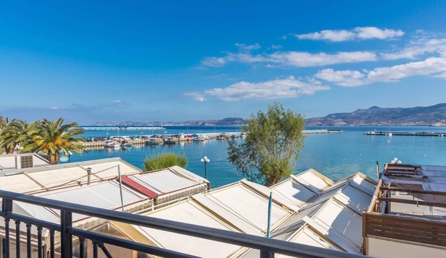 Sitia Old Port studio Blue - 3min walk to beach - AC - WIFI