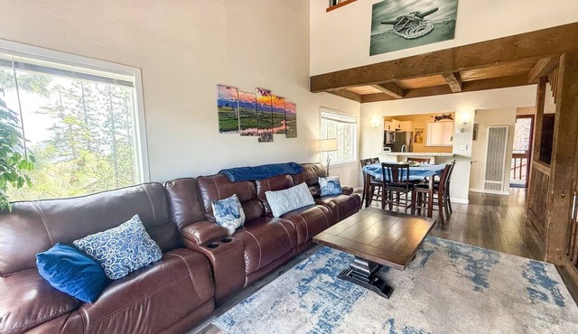 Sky-High Tahoe Retreat: 3BR/1.5BA w/Valley Views Near Ski Slopes & Lake
