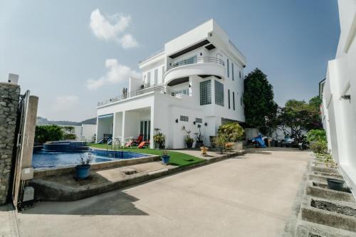 Skyfall Private Pool Villa In Rawai