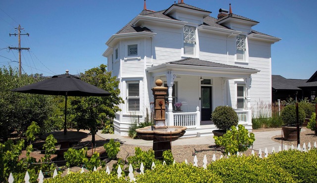 Sonoma County Historic Home With Pool; 5 Min Walk to Cyrus, Diavola & Catelli's