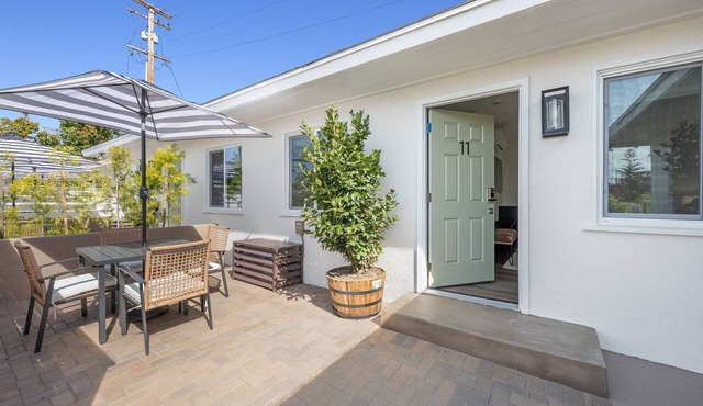 South Oceanside Bungalow 11 - Luxury King Suite + Patio