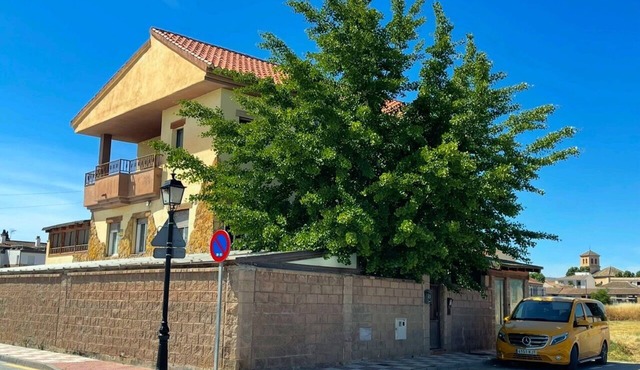 Spacious 3-bedroom villa with heated pool in charming Cúllar Vega, Granada