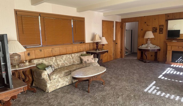Spacious 3 bedroom in Carpinteria Foothills with fabulous ocean/mountain views.