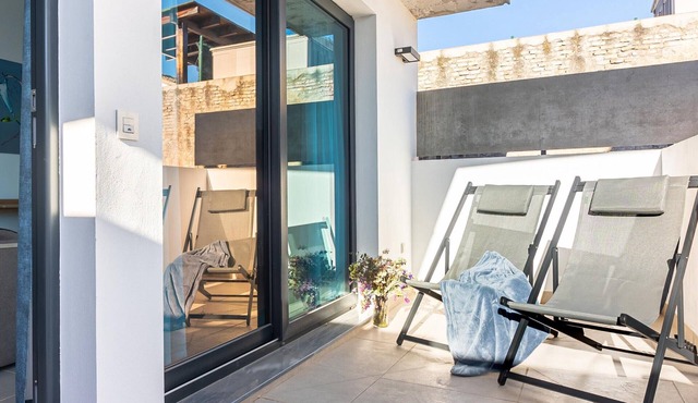Spacious Apartment with Private Terrace in Central Malaga - WiFi and Air Conditioning