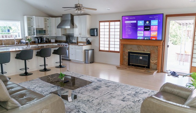 Spacious Home & Yard, Great for big groups & companies