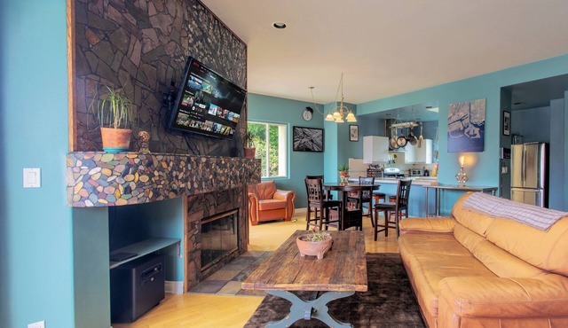 Spacious split-level condo in quiet neighborhood