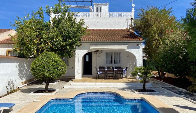 Spanish Villa with own private pool located in Los Balcones
