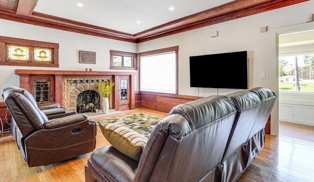 Stroll to SF Bay Beaches! Cozy Home in Alameda