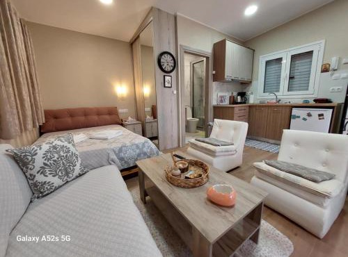 STUDIO 1 Irini